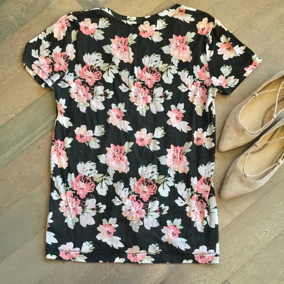 Urban Outfitters BDG Floral V-neck T-shirt - Picture 4 of 6